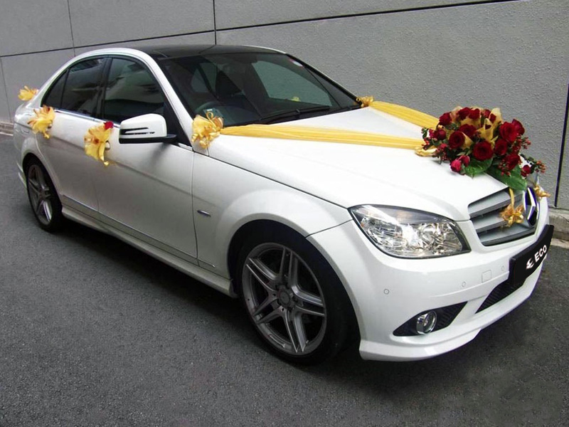 Make Your Wedding Glamorous With Luxury Cars At Affordable Cost 3